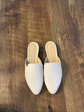 CL by laundry IvoryTextured Slip-On Pointed Mules